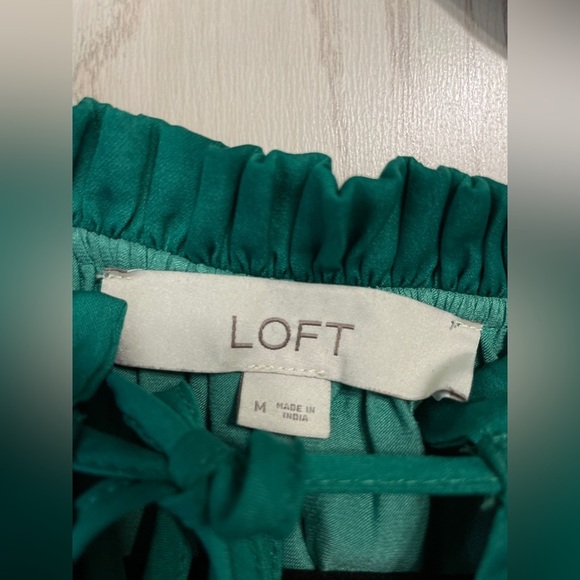 Ann Taylor Loft emerald green, Soft Satin long sleeved blouse size M EUC - Picture 3 of 5